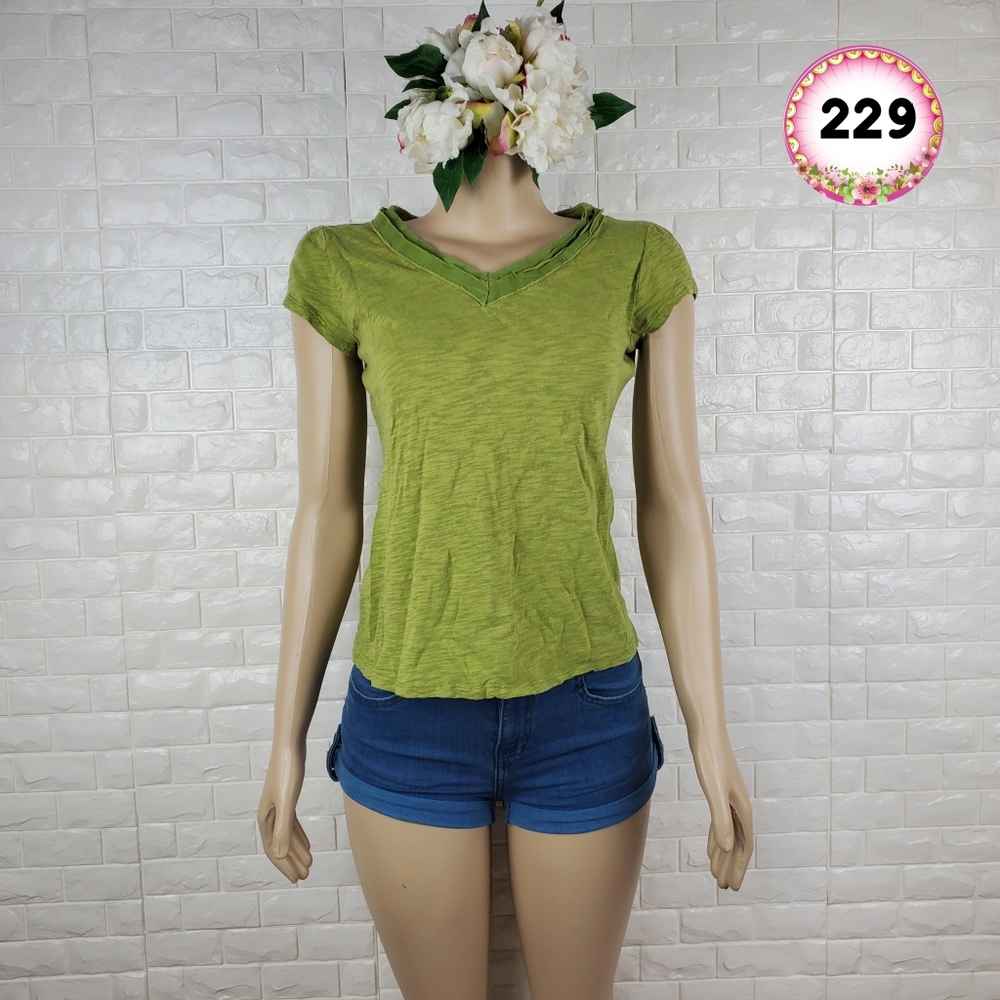 grace elements apple green medium vneck shirt ( 5 for $20 )
